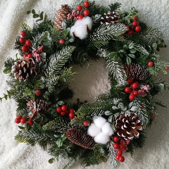 14" Christmas Wreath Handmade Cranberry, Pinecone Christmas - Picture 8 of 8